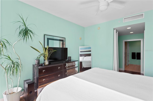 bedroom featuring ceiling fan