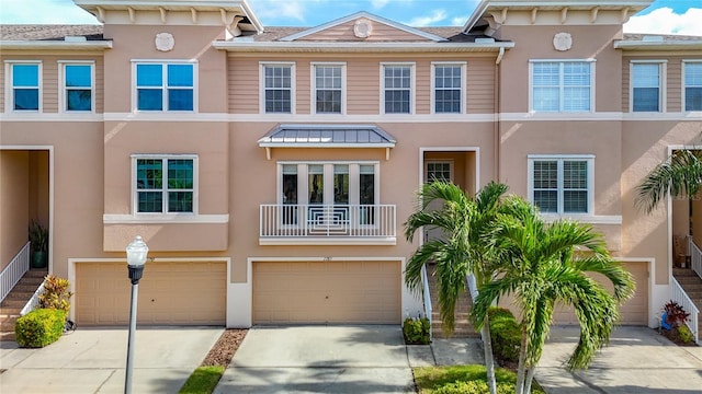 townhome / multi-family property featuring a garage