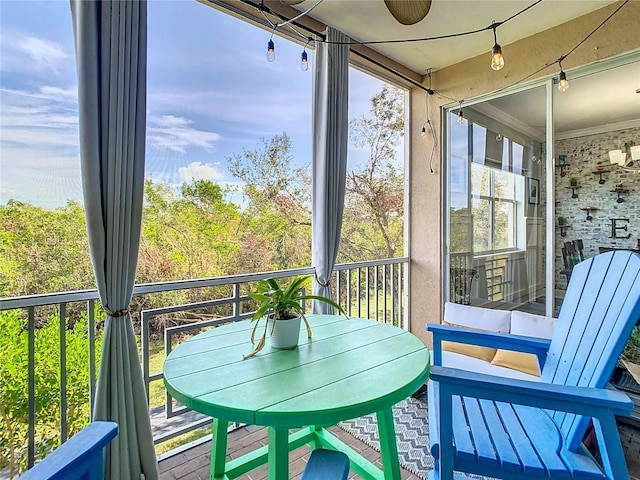 sunroom / solarium featuring ceiling fan