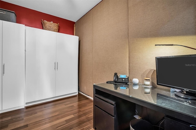 226 5th Ave N Unit 706, Saint Petersburg, FL 33701 - office space with dark wood-style floors