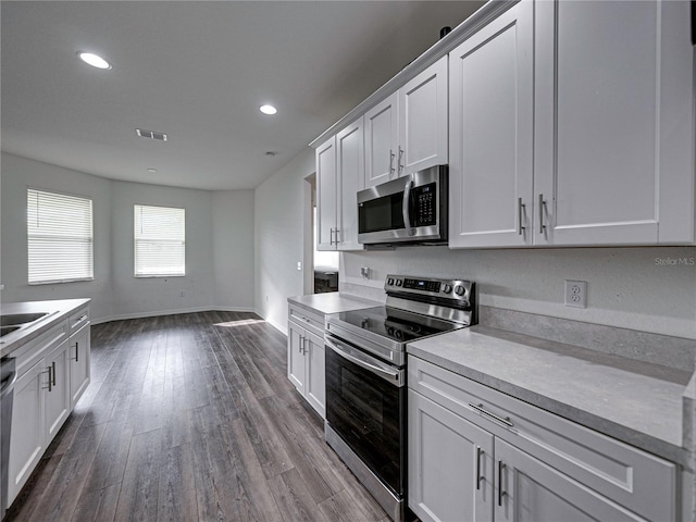232 Samantha Ave, Auburndale, FL 33823 - kitchen featuring stainless steel appliances, recessed lighting, dark wood-style flooring, a sink, and light countertops