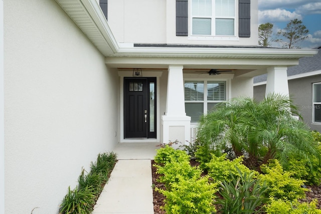 property entrance featuring ceiling fan