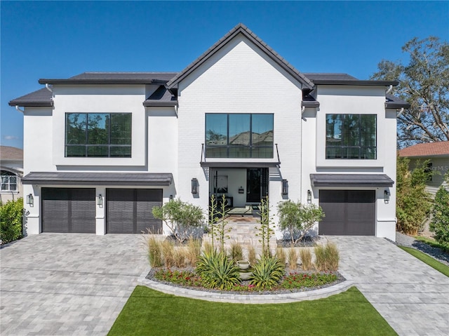 view of front facade with a garage