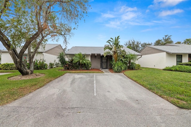 single story home featuring a front yard