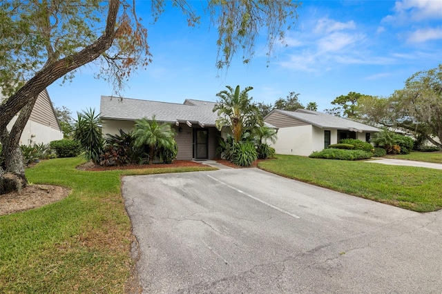 single story home with a front yard