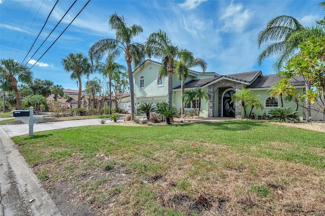 view of front facade featuring a front yard