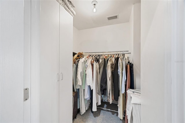 walk in closet featuring carpet