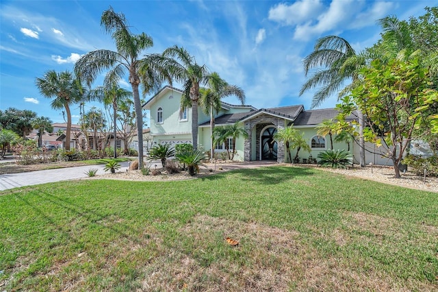 view of front of house featuring a garage and a front yard