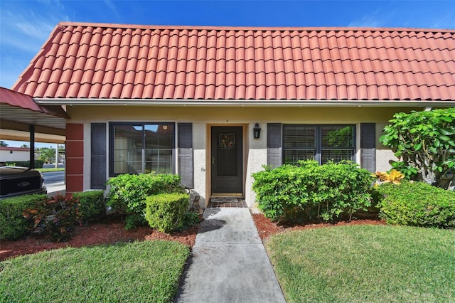 view of front facade featuring a front yard