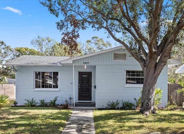 view of front of home with a front lawn