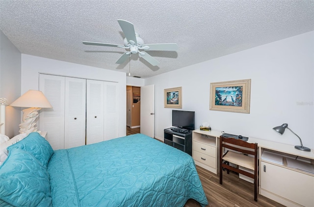 bedroom with a closet, ceiling fan, dark hardwood / wood-style floors, and a textured ceiling