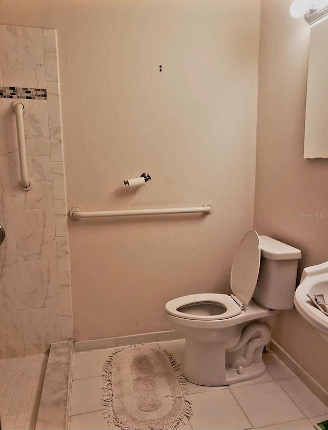 10006 N Mitchell Ave, Tampa, FL 33612 - full bathroom featuring a tile shower and tile patterned floors