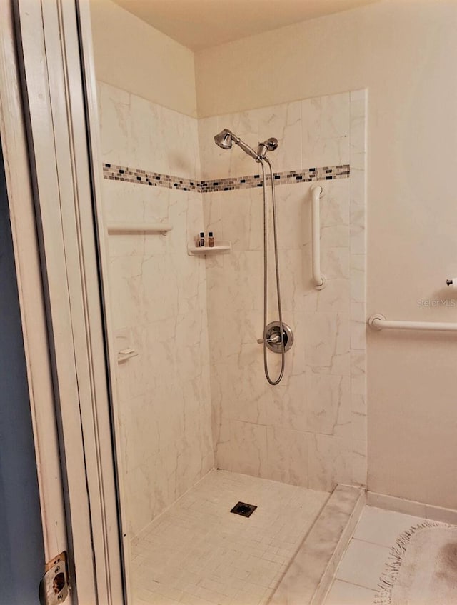 10006 N Mitchell Ave, Tampa, FL 33612 - full bathroom with a tile shower and tile patterned flooring