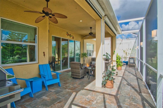 sunroom with ceiling fan