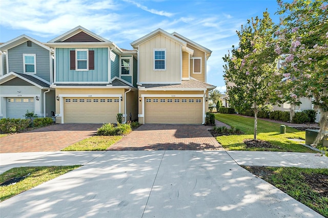 view of front of property featuring a front lawn and a garage