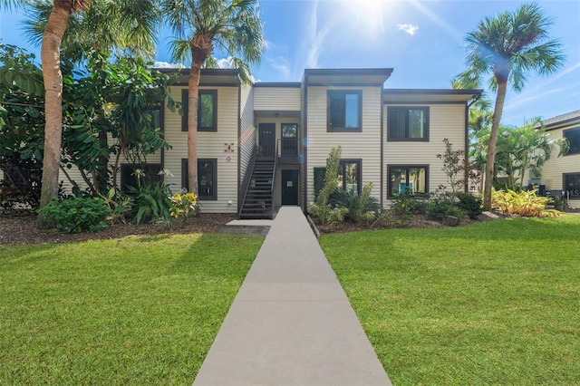 view of front of home with a front lawn