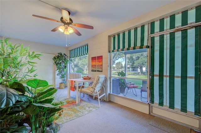 sunroom with ceiling fan