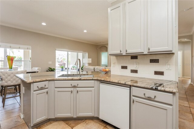 1433 Emerald Hill Way, Valrico, FL 33594 - kitchen featuring a sink, ornamental molding, a peninsula, dishwasher, and tasteful backsplash