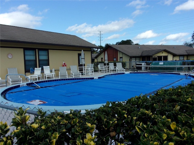 view of swimming pool