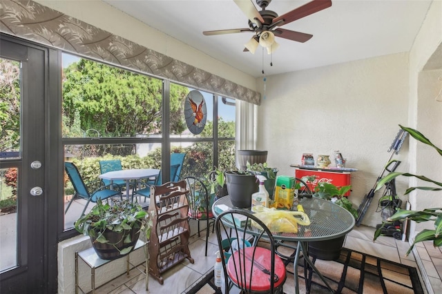 sunroom featuring ceiling fan