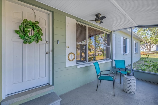 sunroom / solarium featuring ceiling fan