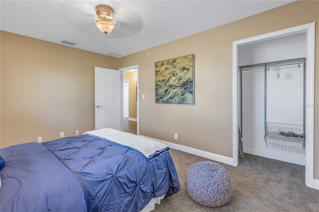 bedroom featuring ceiling fan, a closet, and carpet floors