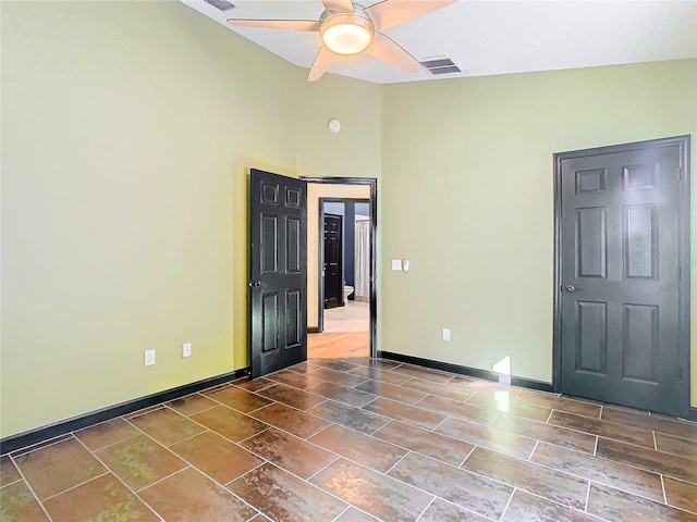 unfurnished room with ceiling fan