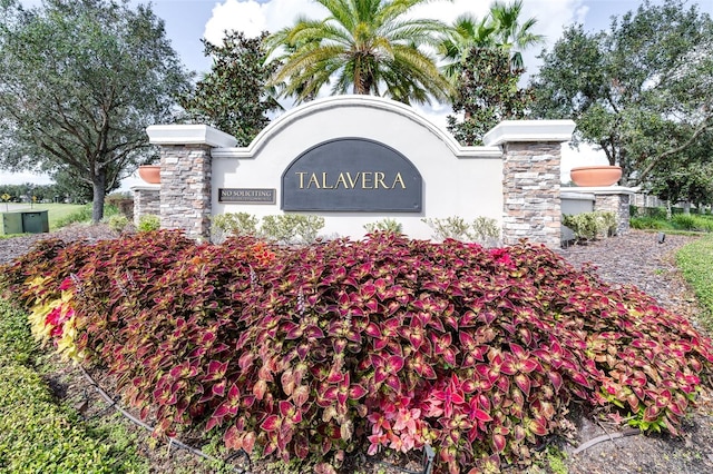 view of community / neighborhood sign