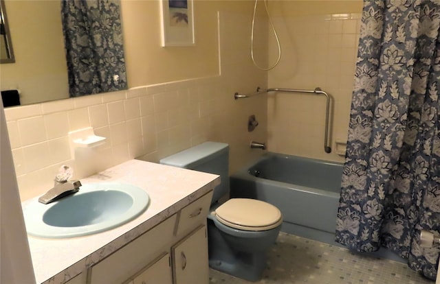 full bathroom featuring backsplash, vanity, shower / bathtub combination with curtain, tile walls, and toilet