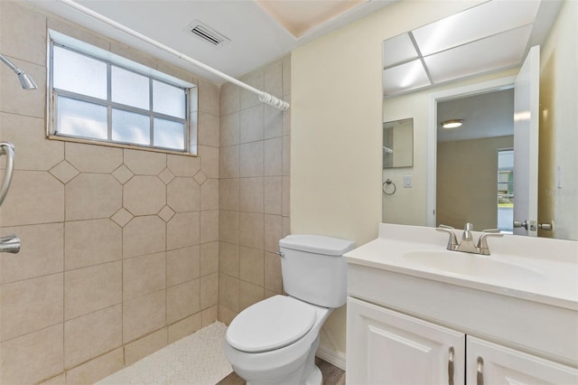 4220 Sheldon Pl Unit 4220, New Port Richey, FL 34652 - bathroom featuring toilet, vanity, and tiled shower