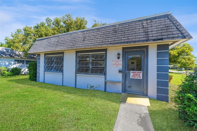 4220 Sheldon Pl Unit 4220, New Port Richey, FL 34652 - view of front facade featuring mansard roof, a shingled roof, and a front yard