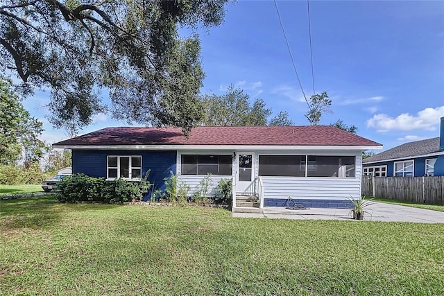 ranch-style house featuring a front lawn