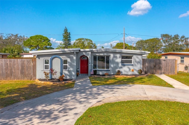 single story home with a front yard