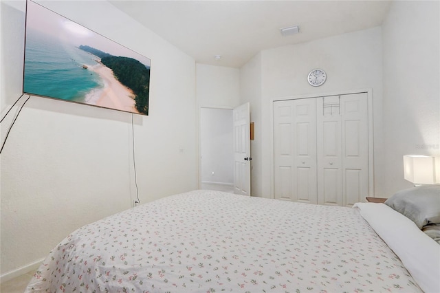 bedroom featuring a closet