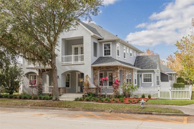 view of front of property featuring a balcony