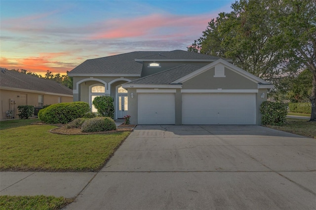 view of front facade featuring a yard and a garage