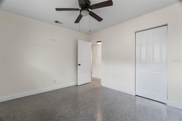 unfurnished bedroom featuring ceiling fan and a closet