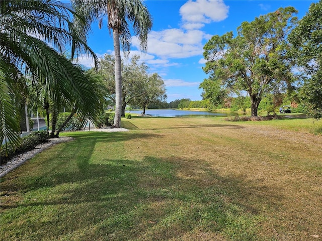 view of yard featuring a water view