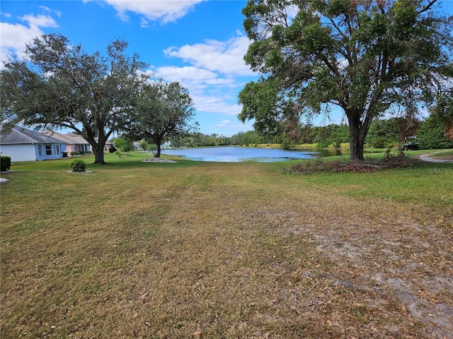 view of yard featuring a water view