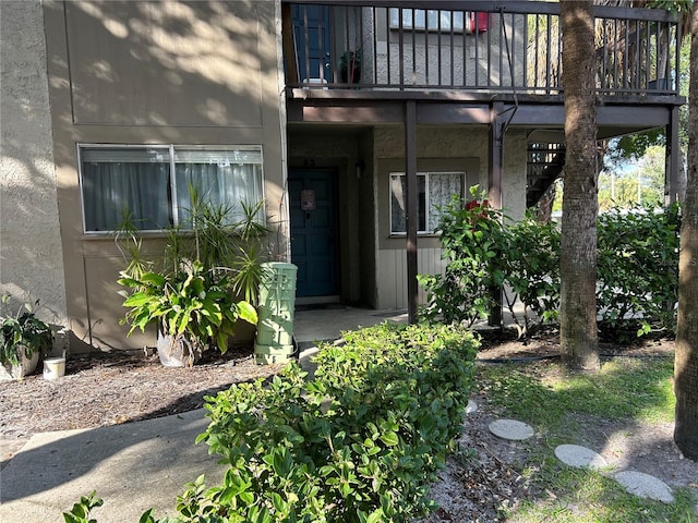 entrance to property featuring a balcony