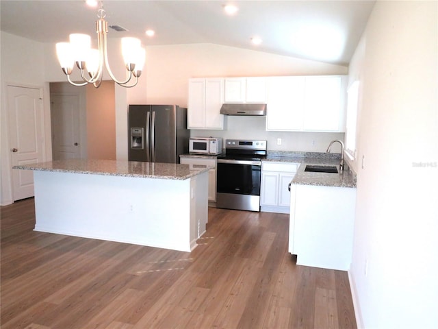 148 Summerlin Loop, Haines City, FL 33844 - kitchen featuring stainless steel appliances, under cabinet range hood, a sink, a chandelier, and a center island