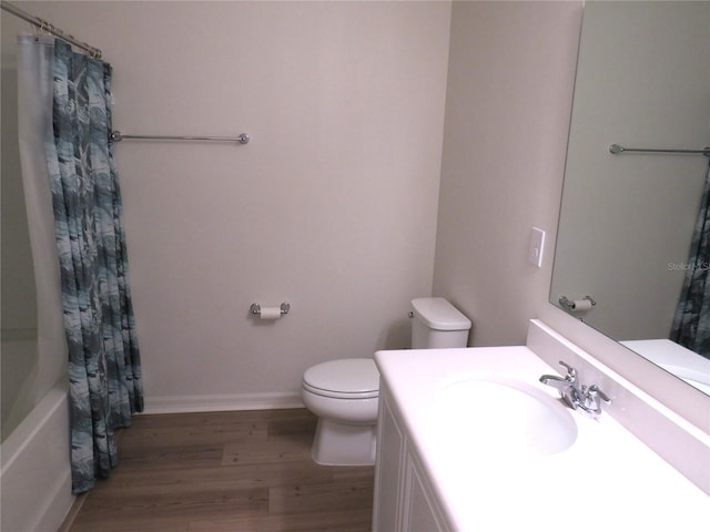 148 Summerlin Loop, Haines City, FL 33844 - full bath featuring toilet, vanity, wood finished floors, shower / bathtub combination with curtain, and baseboards