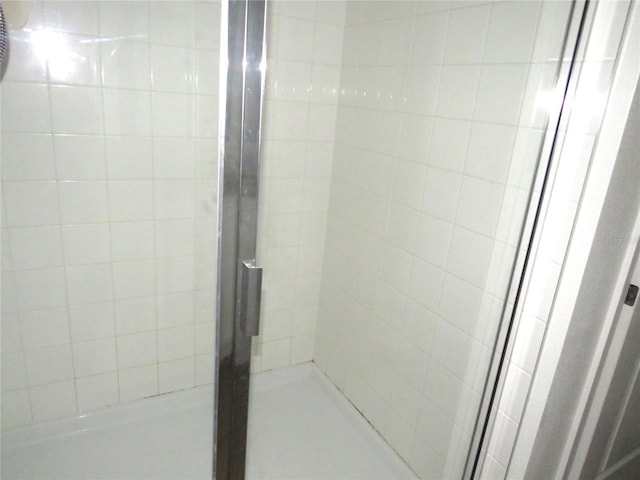 148 Summerlin Loop, Haines City, FL 33844 - full bathroom featuring a stall shower