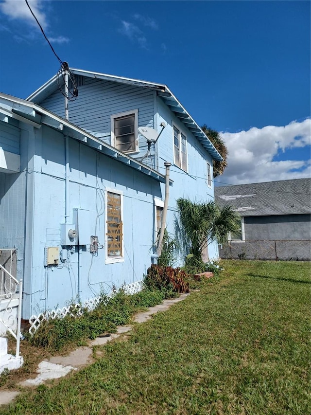 view of side of property featuring a yard