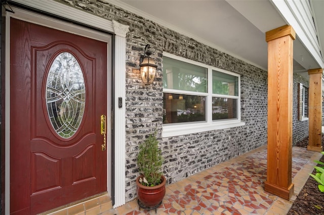 property entrance with covered porch