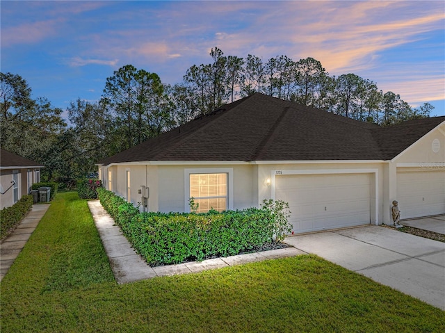 view of front facade featuring a yard and a garage