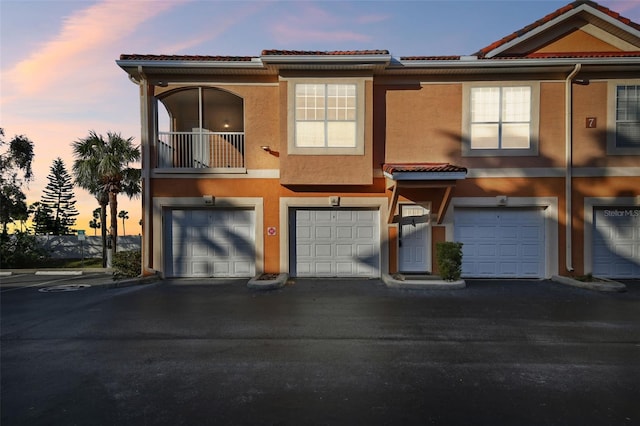 townhome / multi-family property featuring a balcony