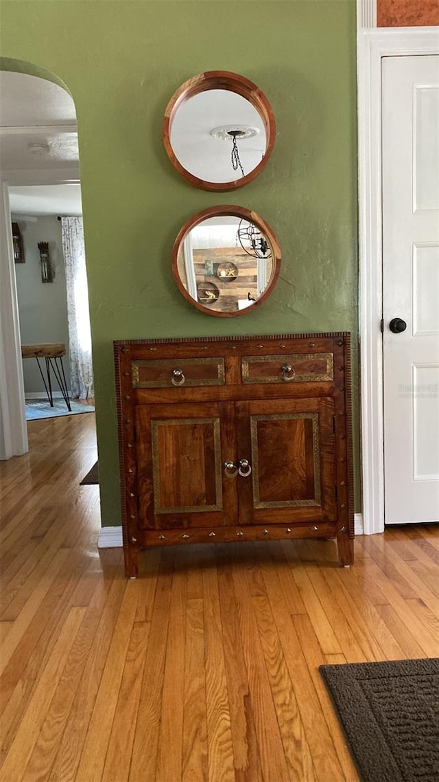 interior details with hardwood / wood-style floors