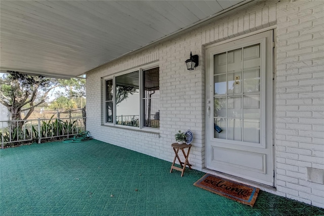 entrance to property featuring covered porch