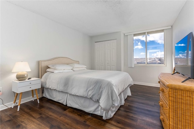 bedroom with dark hardwood / wood-style flooring, a closet, and a textured ceiling